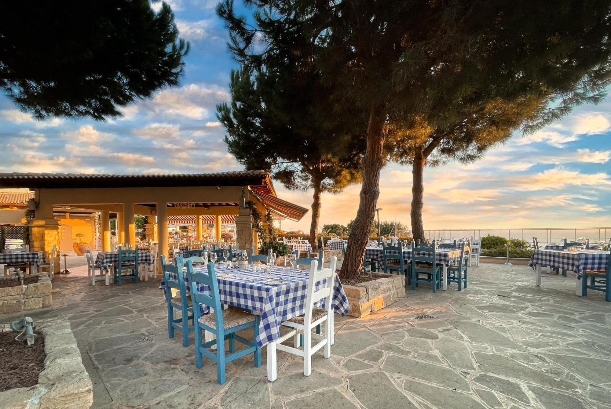 4 Bedroom Villa Helidoni With Private Infinity Pool, Aphrodite Hills Resort 코우클리아 외부 사진